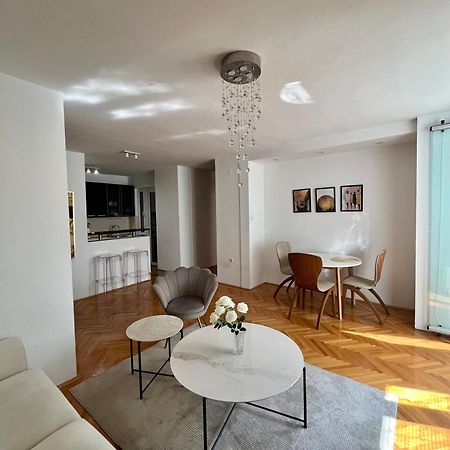Ruby Luxury Central Apartment Skopje Buitenkant foto