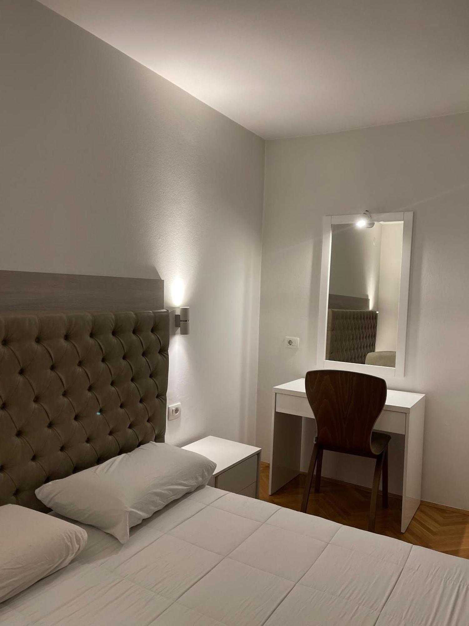 Ruby Luxury Central Apartment Skopje Buitenkant foto