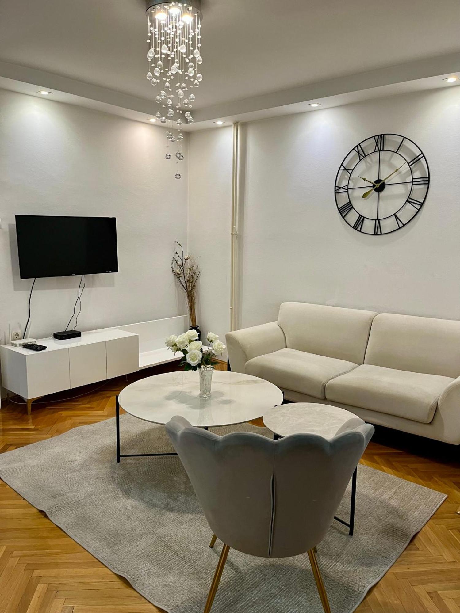 Ruby Luxury Central Apartment Skopje Buitenkant foto