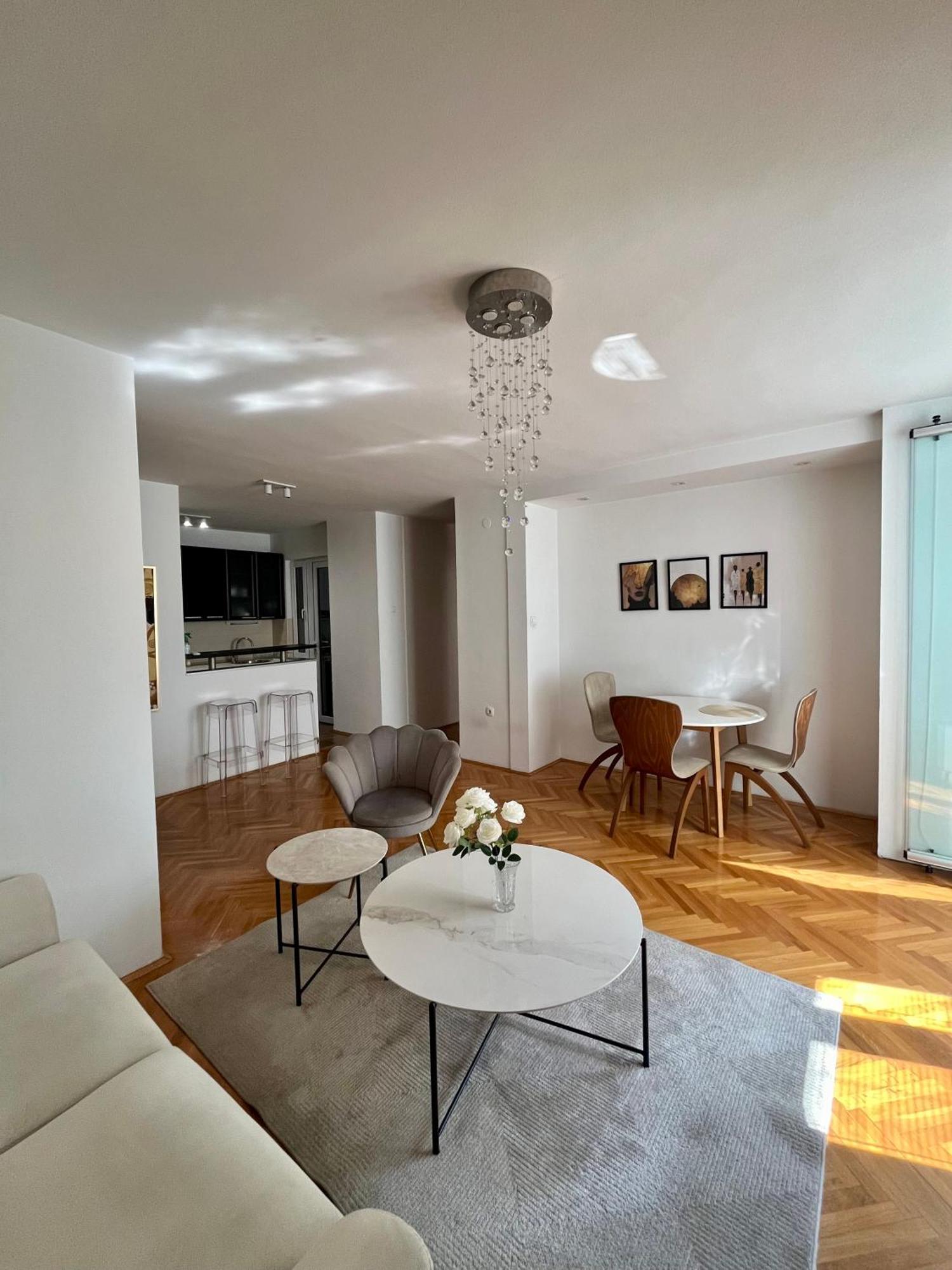 Ruby Luxury Central Apartment Skopje Buitenkant foto